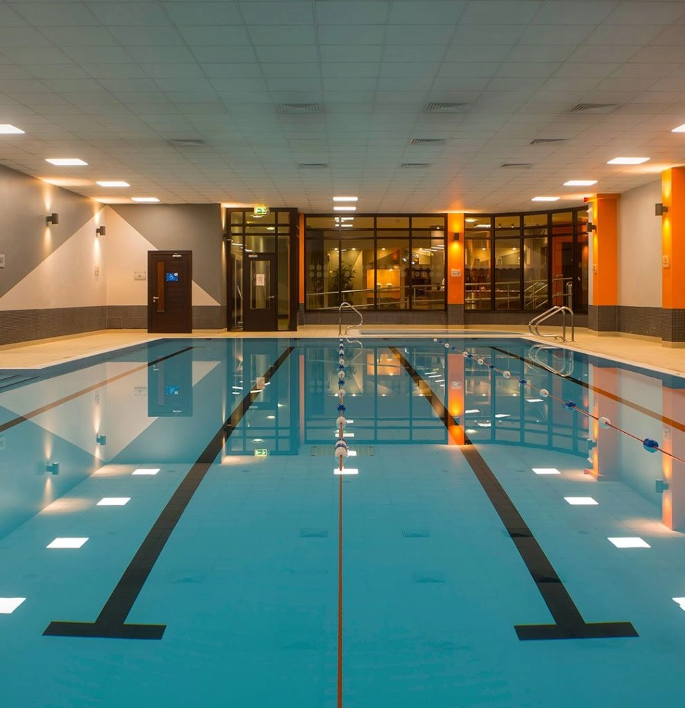 gyms with outdoor pools